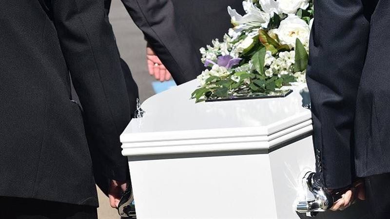 以為老媽被火車輾斃　她走回家參加喪禮嚇壞人