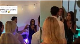 女歌手斯塔爾在前男友的婚禮上潑水。（圖／翻攝alexandra_starr抖音，下同）