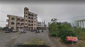 ▲聖約翰科大地處偏遠，對街及巷弄有不少攤商和租屋都是做聖約翰師學的生意，如今學生數下降，商家生意和租市也跟著受影響。（圖／截自google map）