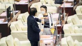 黃珊珊送王世堅花籃。