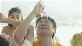 胡瓜節目錄影慘被惡整水淋滿頭。（圖／民視提供）