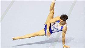 111年全大運  「亞洲貓王」唐嘉鴻地板項目奪金111年全國大專校院運動會26日在國立體育大學綜合體育館進行競技體操項目，公開男子組部分，「亞洲貓王」唐嘉鴻在地板決賽為台師大奪下金牌。中央社記者鄭清元攝  111年4月26日