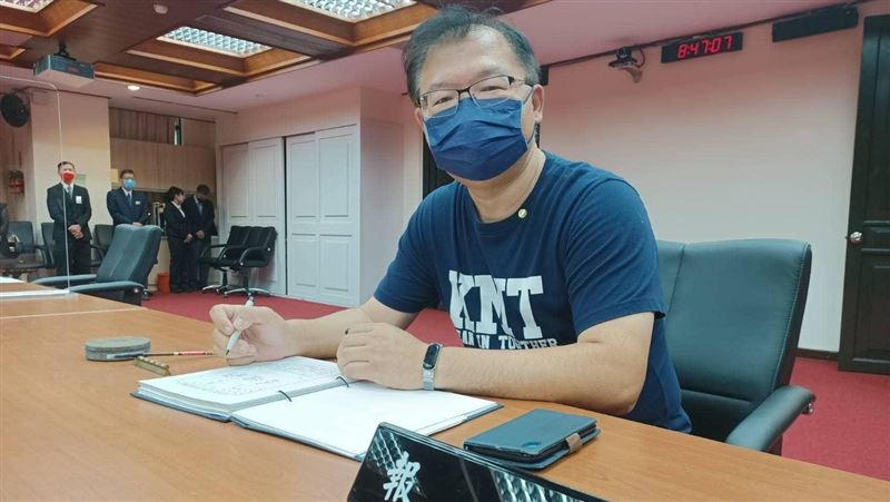 在罵誰？他支持世代交替卻說「令人失望」
