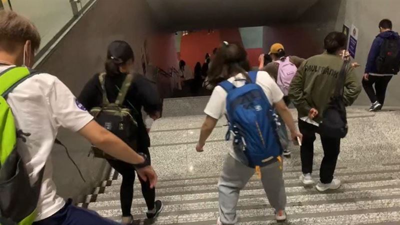 因為貪心⋯遊客集體「腿僵身晃」如喪屍