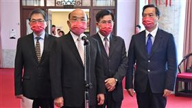 行政院長蘇貞昌出席「111年師鐸獎、教育奉獻獎及資深優良教師表揚大會」。（圖／行政院提供)