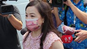 ▲周玉蔻、王鴻薇北檢前爆發衝突。（圖／記者楊佩琪攝）