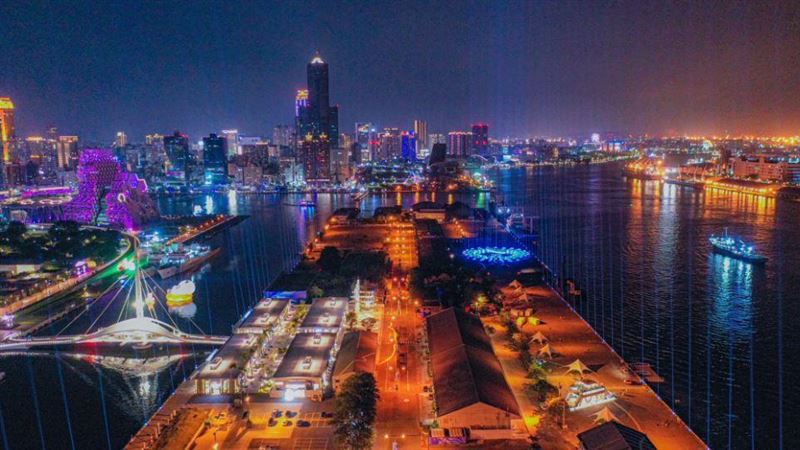 陳其邁深夜分享「設計中島」夜景！驚豔網