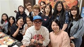 ▲具俊曄跟23年粉絲們聚餐。（圖／翻攝自clon52 Instagram）