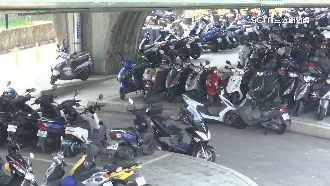 3千輛機車海找到崩潰　騎士忘停哪找5小時