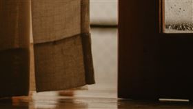 窗簾,台南,台南地院,慶生,內衣褲（示意圖／pixabay ）