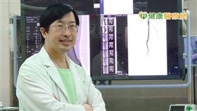 許栢超主任呼籲民眾建議平日養成運動好習慣，定時起身活動，才能遠離靜脈栓塞肺栓塞的威脅。