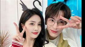 ▲白鹿與張凌赫爆出因戲生情。（圖／翻攝自微博白鹿）