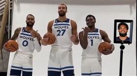 ▲唐斯（Karl-Anthony Towns）因為感冒缺席了灰狼媒體日，但他不甘寂寞，在家把自己也P進了灰狼核心的照片中。（圖／翻攝自唐斯推特）