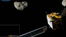 美國國家航空暨太空總署（NASA）的「雙小行星改道測試」太空飛行器今天撞擊一顆名為「迪莫弗斯」的小行星，這項歷史性測試有助建構人類阻止宇宙物體毀滅地球生命的能力。（圖／翻攝自NASA推特）
https://twitter.com/NASA/status/1574526505538969619
