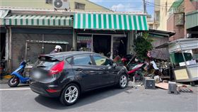 台南,無照,攤車,緊張,左轉,失控,店面,越南