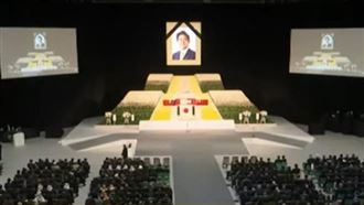 安倍骨灰運抵武道館　自衛隊鳴砲19響