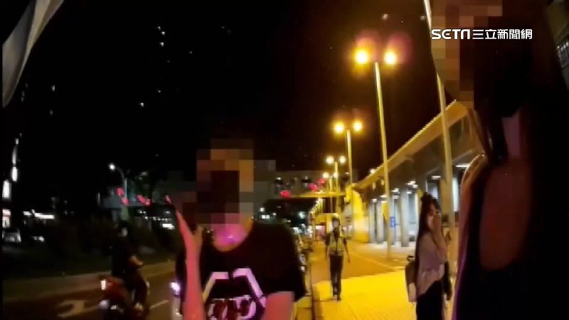 女賣存摺遭強擄　超商上廁所求救店員脫困
