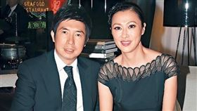 老公被烏克蘭妹搶走！59歲港姐宣布「27年豪門婚破局」：累了心碎了（圖／翻攝自娛樂課代表微博）