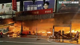 屏東市中山路洗車場發生火警，還延燒到附近店面。（圖／翻攝畫面）