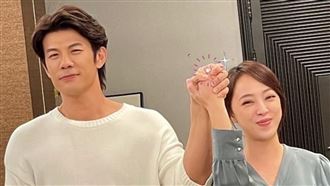 陳志強求婚了　單膝下跪秀超大顆鑽戒