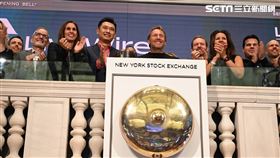 ▲Kymco董事長柯勝峯與雷機車執行長Jochen Zeitz一同參加上市儀式。（圖／鍾釗榛攝影）