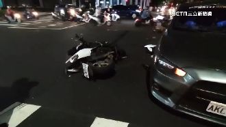 騎士酒駕自撞樹叢　後腦流血送醫不治