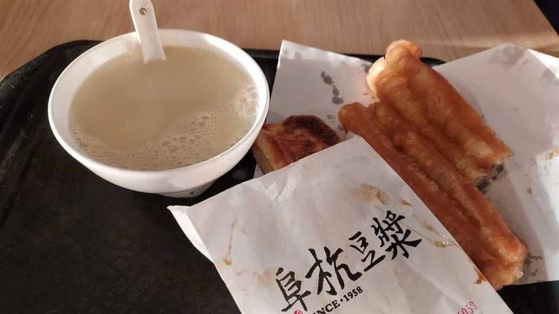 清晨6點衝必比登名店！他排隊40分鐘傻眼