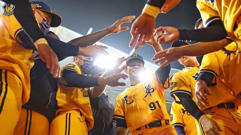 兄弟9月強攻9連勝　奧特羅141公里奪勝投