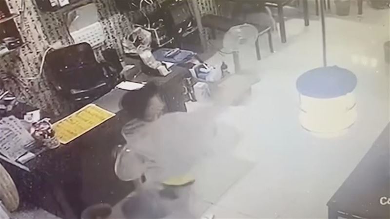 台南警局旁燒烤攤遭三度掃射　囂張男聲押