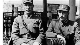 ▲蔣中正（左）和蔣緯國（右）。（圖／翻攝自維基百科）