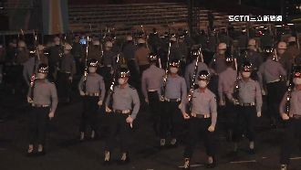 國慶三軍樂儀隊預演　花式操槍超震撼