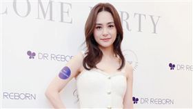 鍾欣潼（左）狀態超好。（圖／翻攝自吾桐細語鍾欣潼後援會微博）