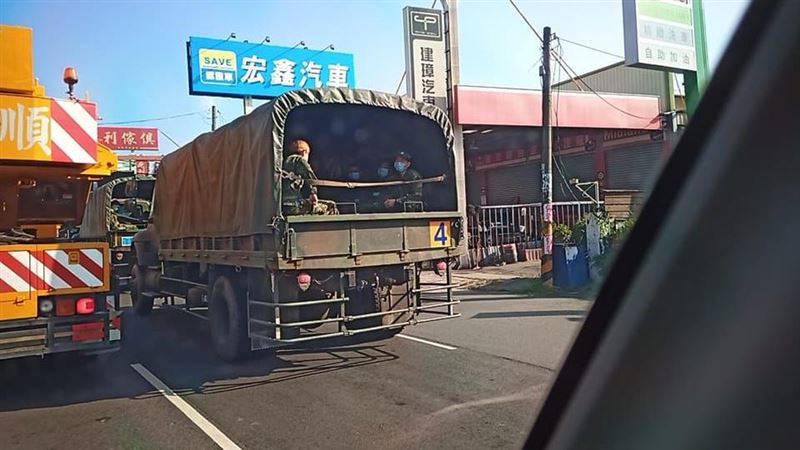 他見金髮阿兵哥酸1句　慘遭學長怒轟無知