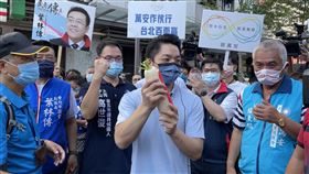 蔣萬安濱江市場掃街。（圖／記者鄭佩玟攝影）