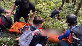苗栗獅潭仙山，55歲婦人，上山採藥不慎墜谷，三角點100公尺，一周2起 (圖／翻攝畫面)