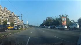 台中沙鹿，向上路六段，長下坡，水車追撞4車，測速器 (圖／翻攝自爆料公社)