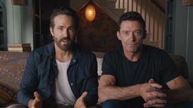 萊恩雷諾斯宣布，休傑克曼將在《死侍3》再次飾演「金鋼狼」。（圖／翻攝自《Ryan Reynolds》YouTube）