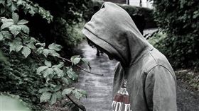 男大生上網分享他的感情困擾。（示意圖／pixabay）