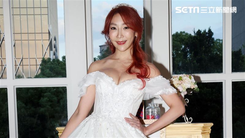 李宓補請婚宴穿超辣　1年婚姻吵架陷危機