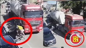 水泥車,機車,女司機,開門