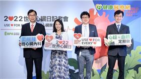 心臟與腎臟兩者的關係相當密切，心臟疾病因供應腎臟的血液不足會導致腎臟病變，腎臟疾病也會因體液與電解質不平衡使得心臟負擔增加，稱為「心腎症候群（Cardiorenal Syndrome, CRS）」