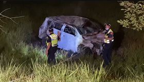 1車撞國道護欄墜落成火球！後座驚見1焦屍