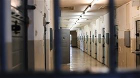 ▲美國26歲女子在牢房內獨自分娩。（示意圖／Unsplash）