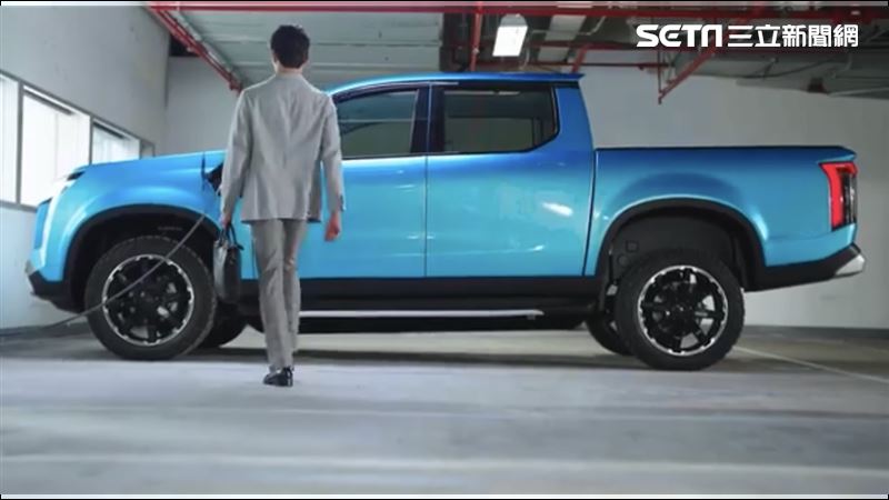 鴻海首台電動皮卡ModelV　科技日正式揭曉