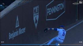 ▲哈普（Ian Happ）滑接美技沒收二壘安打。（圖／翻攝自MLB官網）