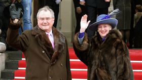 ▲丹麥女王瑪格麗特二世及已故王夫亨瑞克親王。（圖／美聯社／達志影像）
