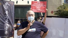 李明哲現身中國銀行台北分行：不願做大國順民台灣非政府組織工作者李明哲30日現身中國銀行台北分行前表示：「我們是小國小民，但不願意做大國順民。」中央社記者呂佳蓉攝  111年9月30日