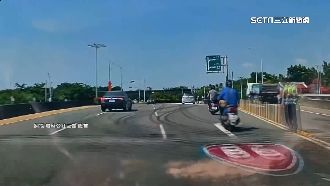 騎士集體騎86快速道路　控施工人員誤導