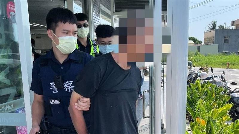 失蹤男躲超商廁所3小時　警破門一看傻眼