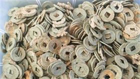 大量西漢到新莽時期的古錢出土。（圖／翻攝自新華網）